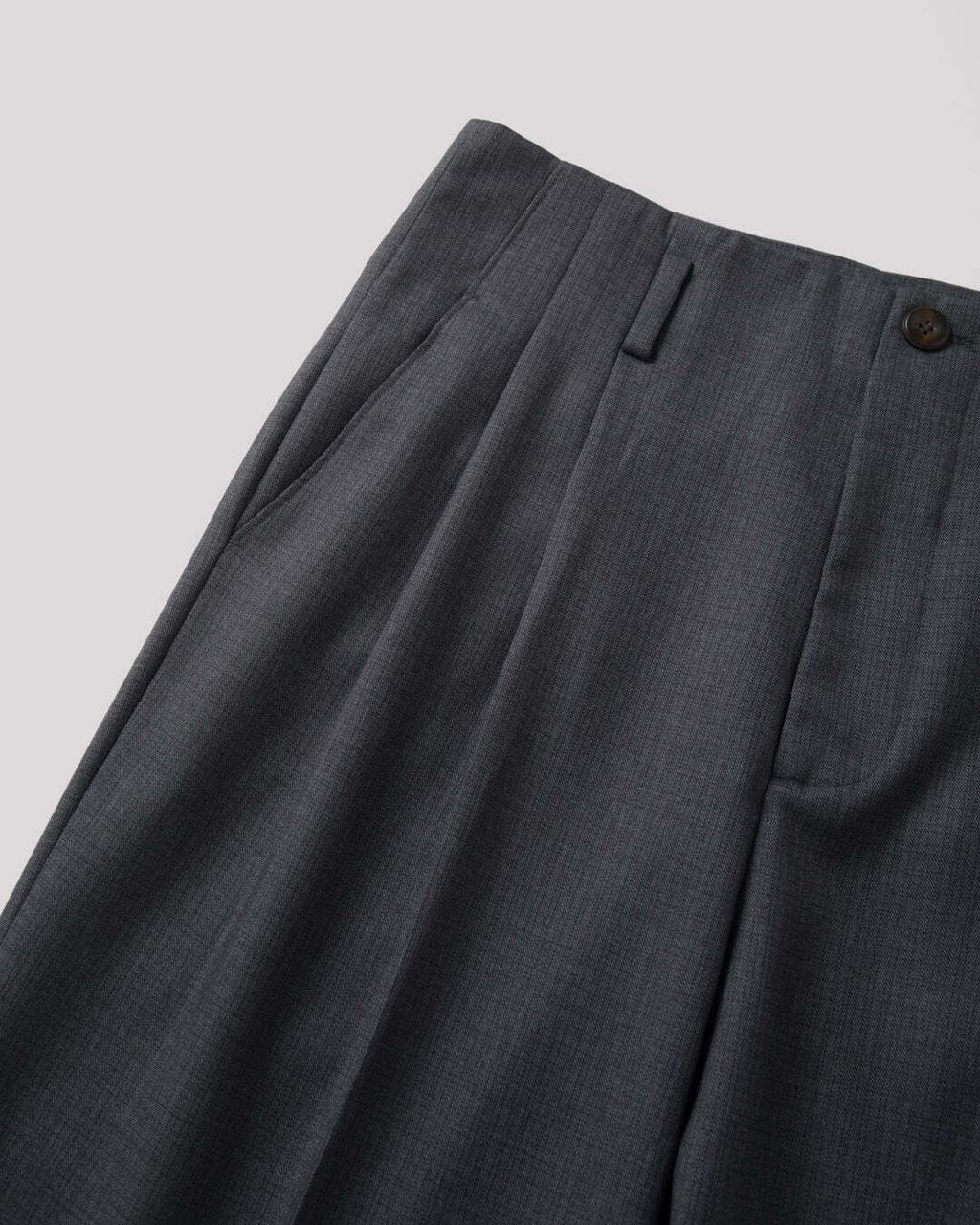 AiryTropicalWoolTouchTwo-TuckSlacks-Charcoal_1080x1350150ppi_-6