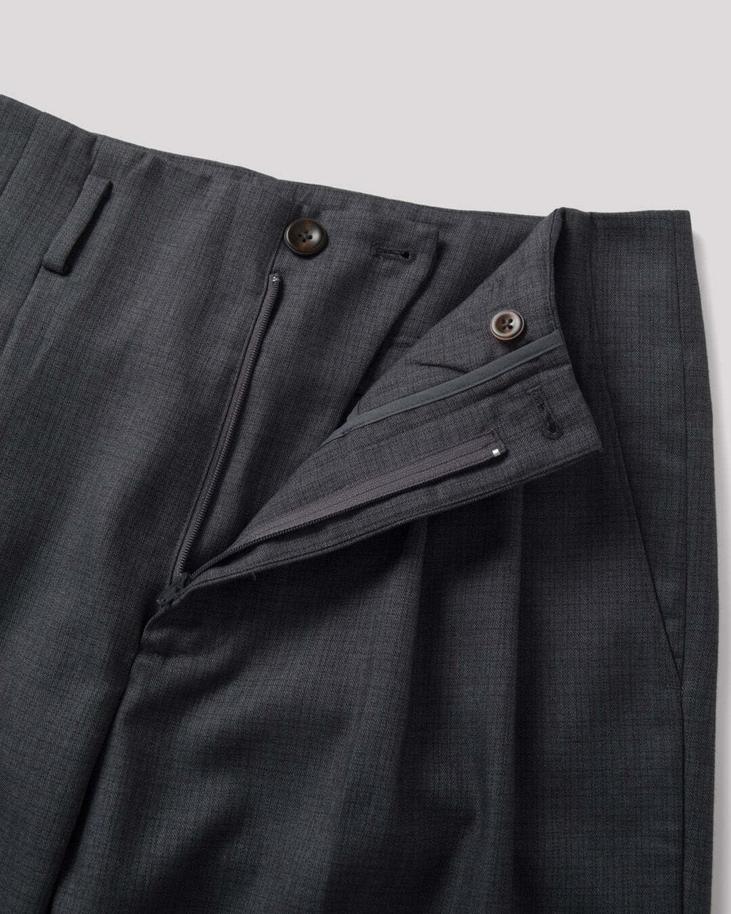 AiryTropicalWoolTouchTwo-TuckSlacks-Charcoal_1080x1350150ppi_-7