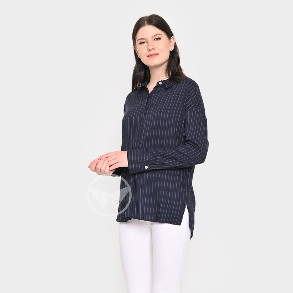 BWM263-Catie-Navy