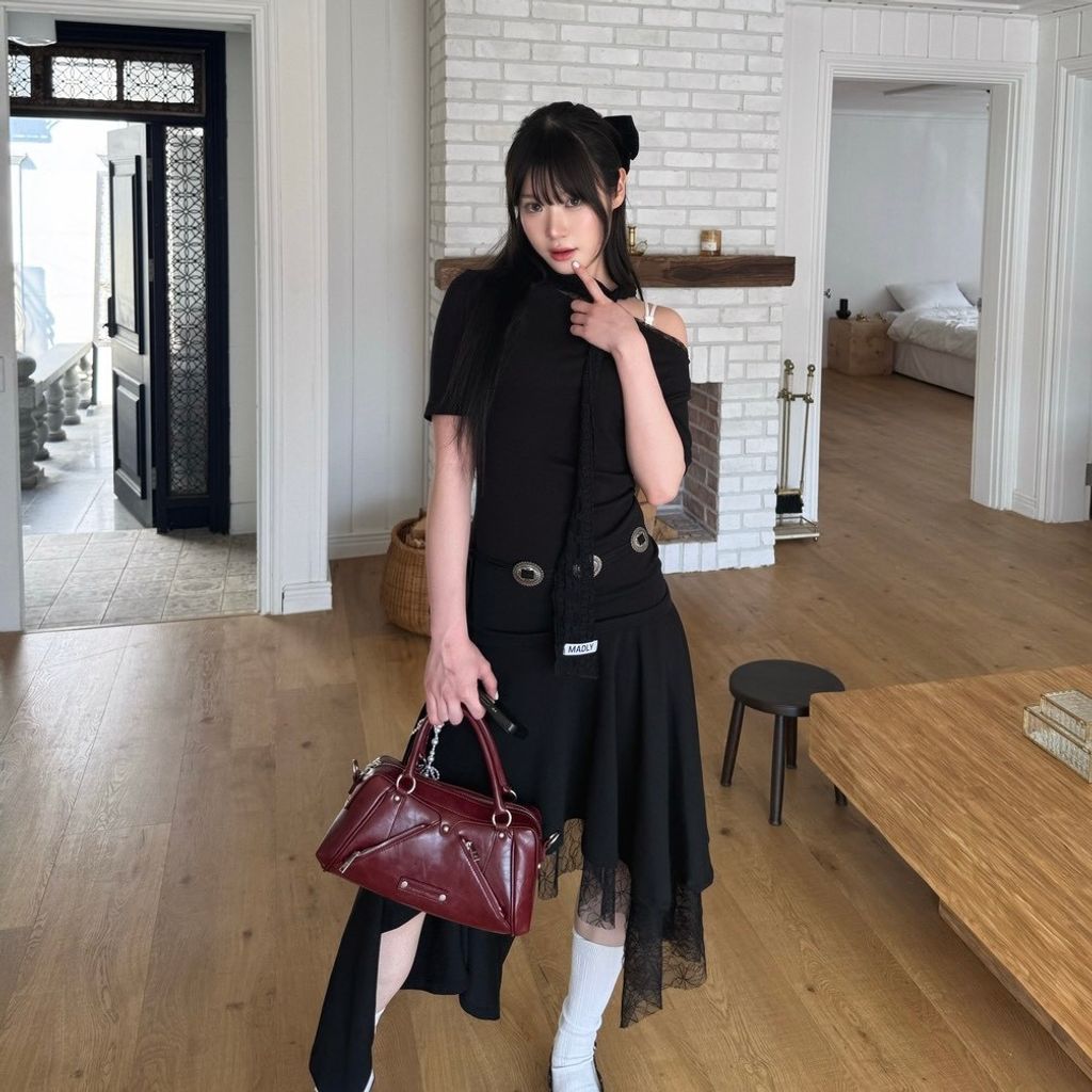 LINE_ALBUM_蕾絲斜肩套裝裙_260518_1