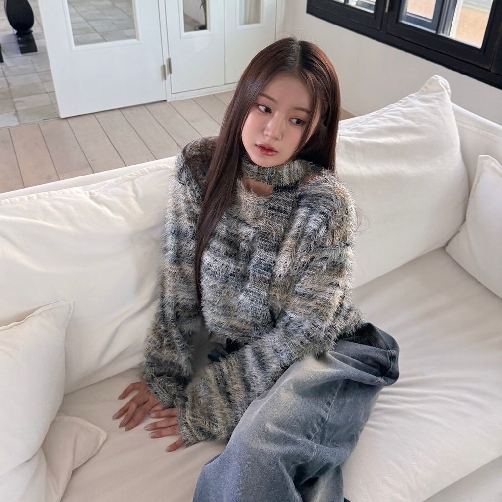 LINE_ALBUM_繞脖上衣_250105_1 2