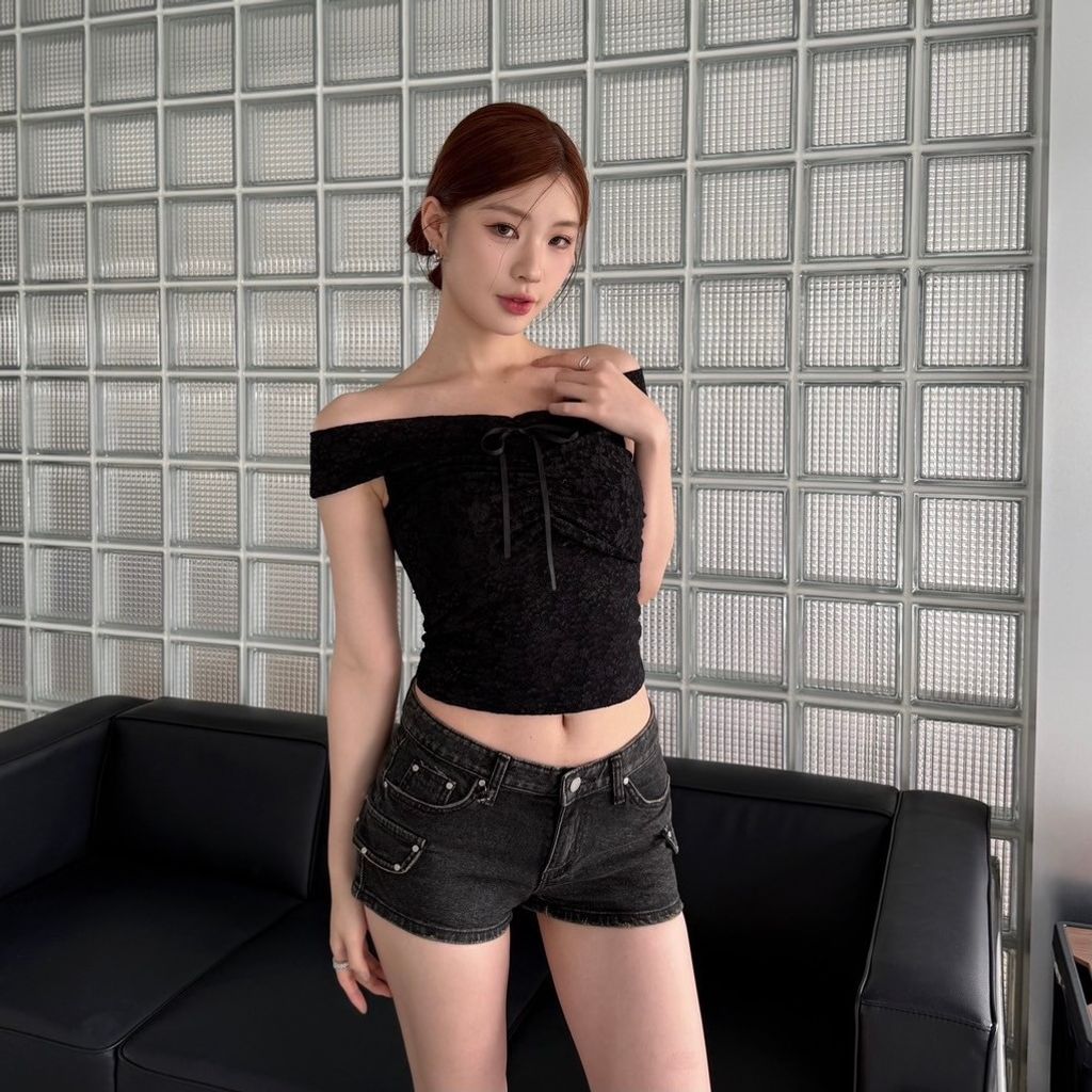 LINE_ALBUM_蕾絲平口上衣_250504_1