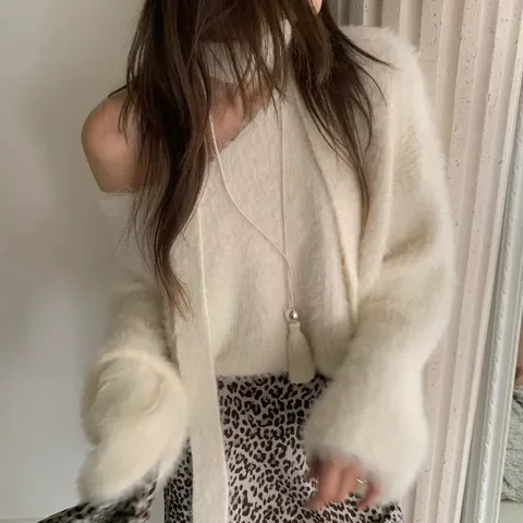 LINE_ALBUM_主打繞脖上衣_251214_1