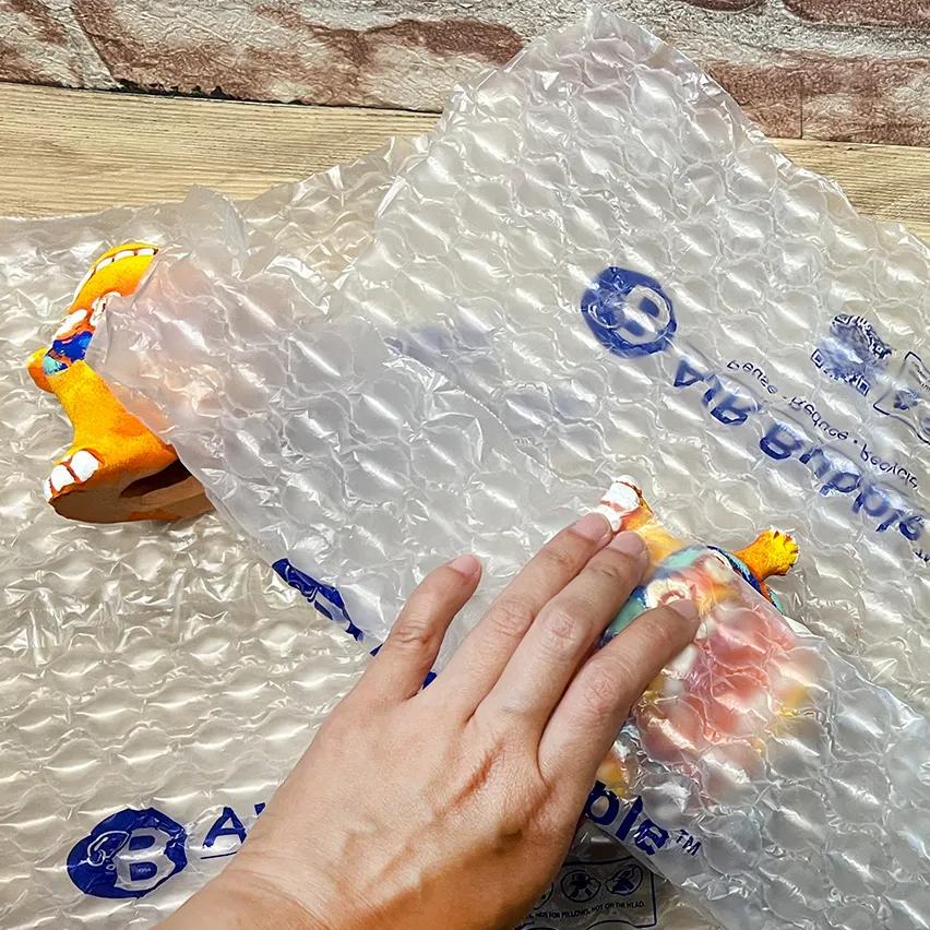 強力氣泡布包裝瓷器藝術品，有效防震防碎