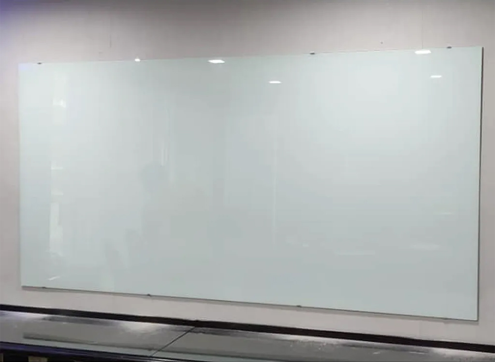 frameless magnetic writing glass board for discussions in classrooms