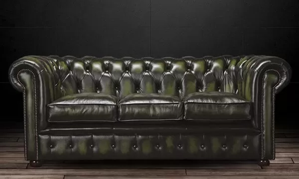 Royale Chesterfield in dark leather 