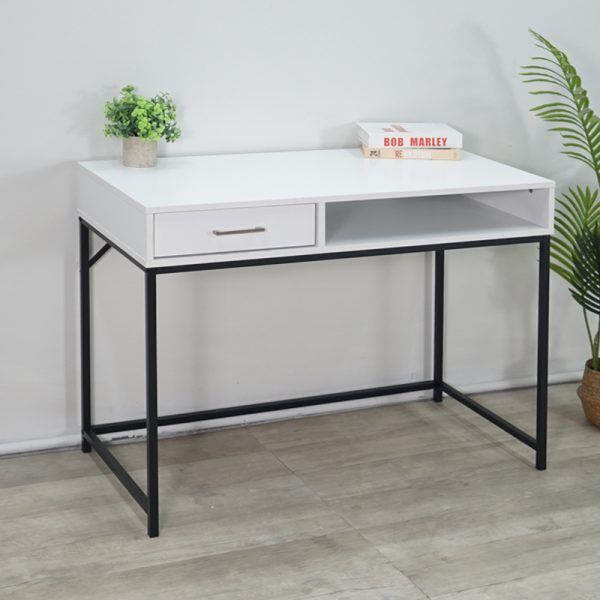 NOVA-DESK-4-1-600x600