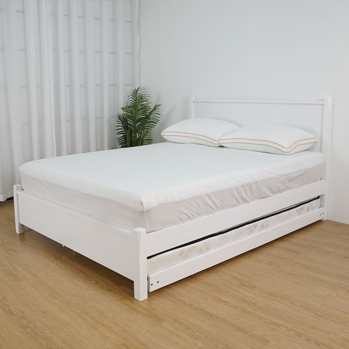 ALEXANDER-QUEEN-1