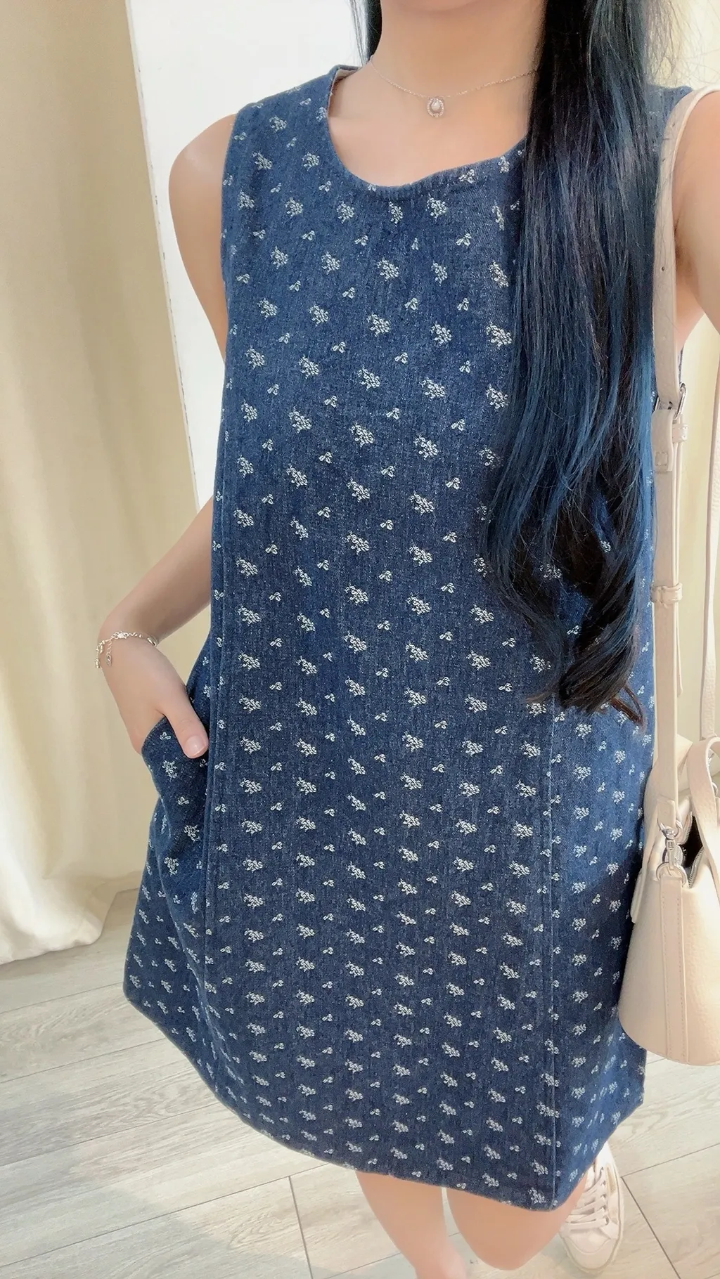 F212EBEB-9A16-4195-BB0B-A4C8B6E91E03