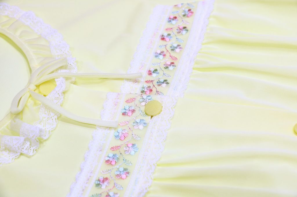 OU27 Yellow lace button up night gown 425 d2.jpg