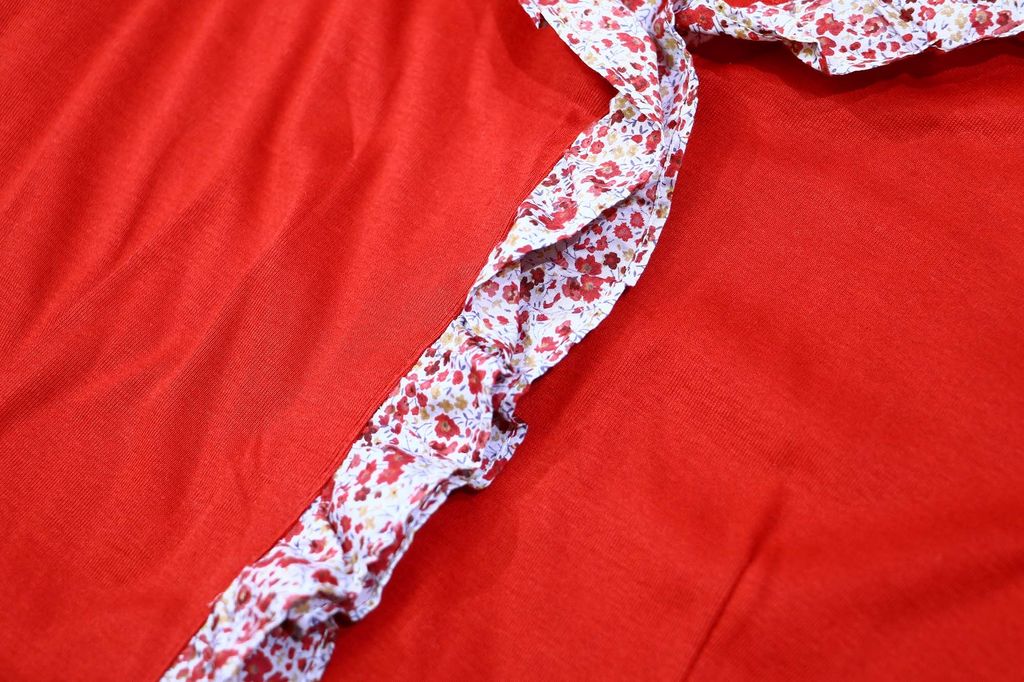 V46 Red floral sleeveless top 365 d1.JPG