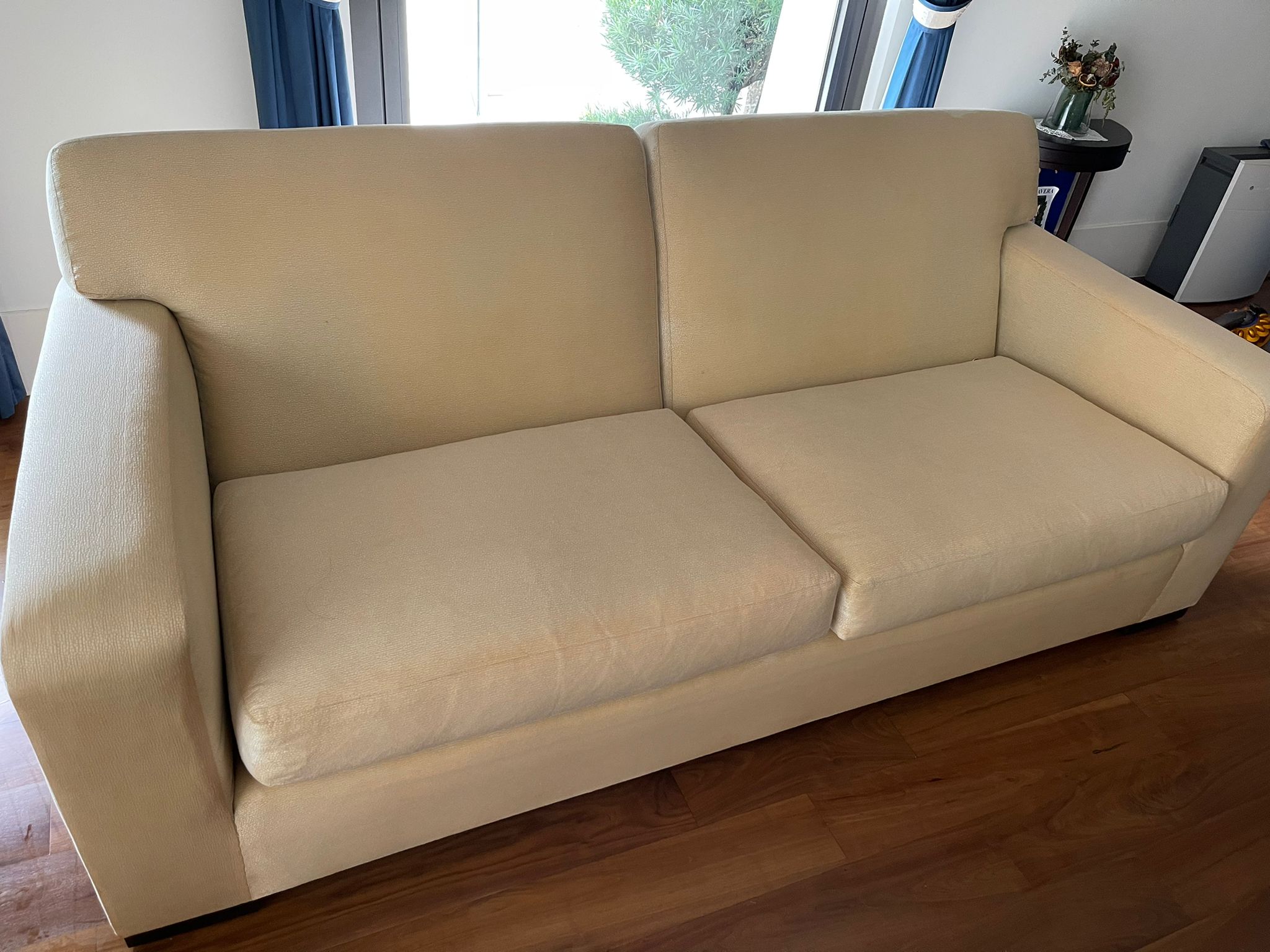 EASYCLEAN SG | Our Services - UPHOLSTERY SHAMPOOING