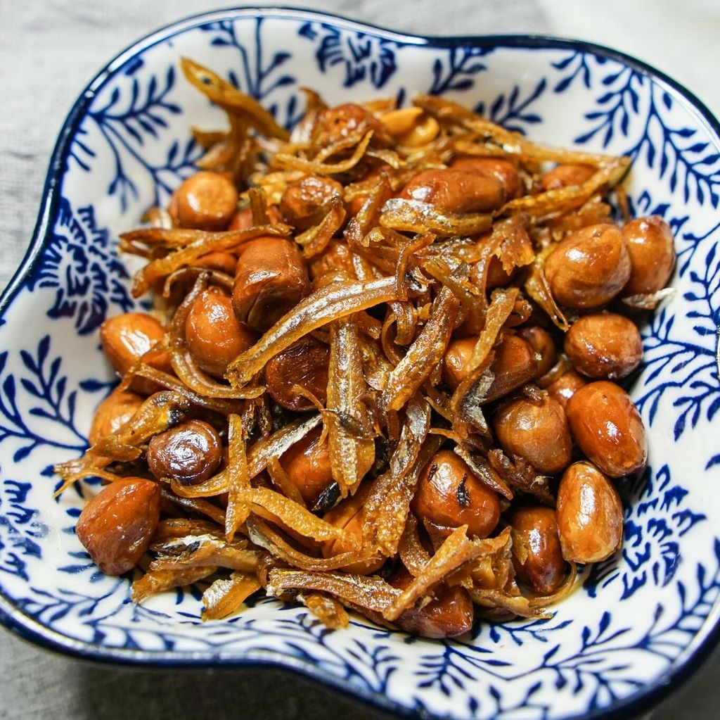Fried-Anchovies-and-Nuts-Ikan-Bilis-Kacang-Goreng
