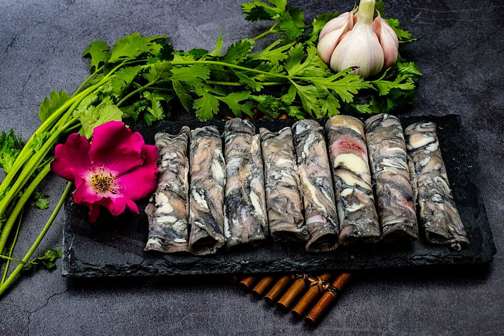 pngtree-hot-pot-black-chicken-meat-slice-hd-photography-material-image_1020346