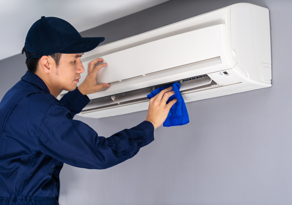 Air Conditioner Service Technician 02