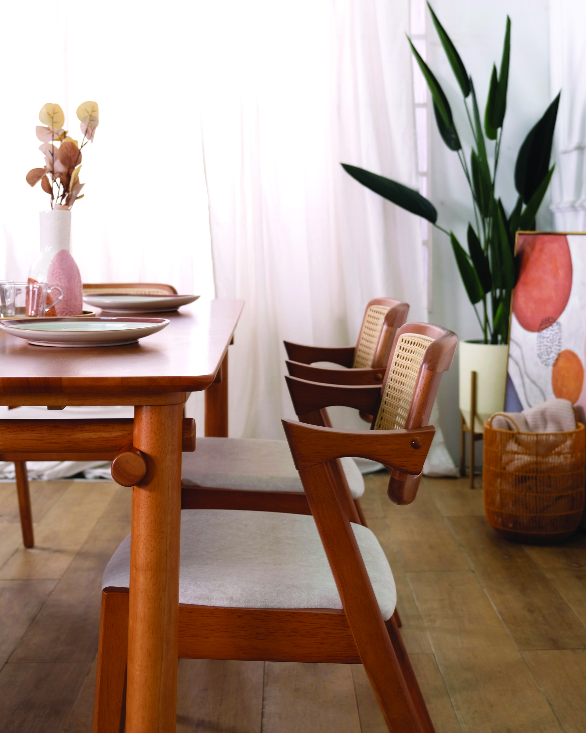 Mika Table + Gavin Chair (Light Walnut) Set_4