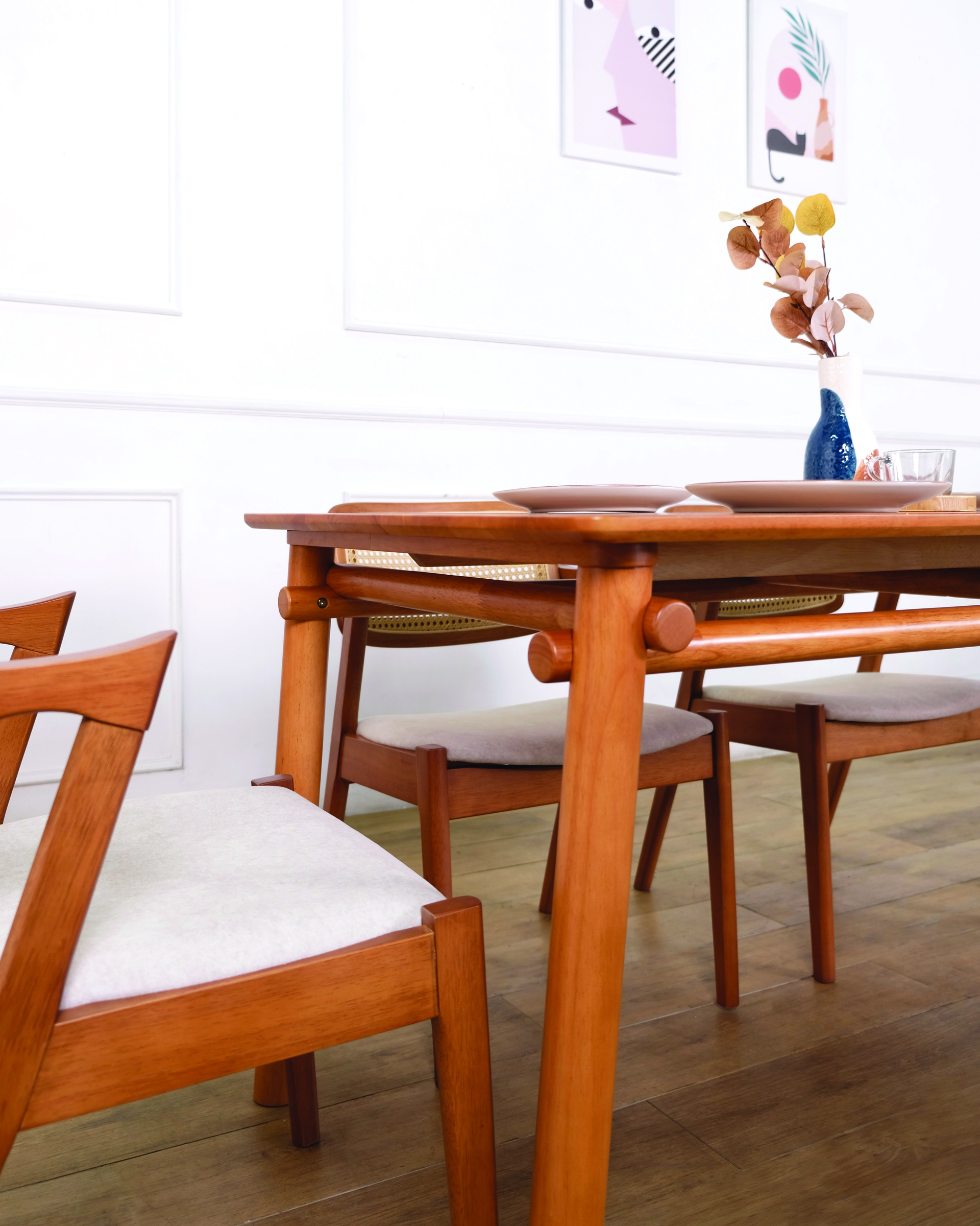 Mika Table + Gavin Chair (Light Walnut) Set_3