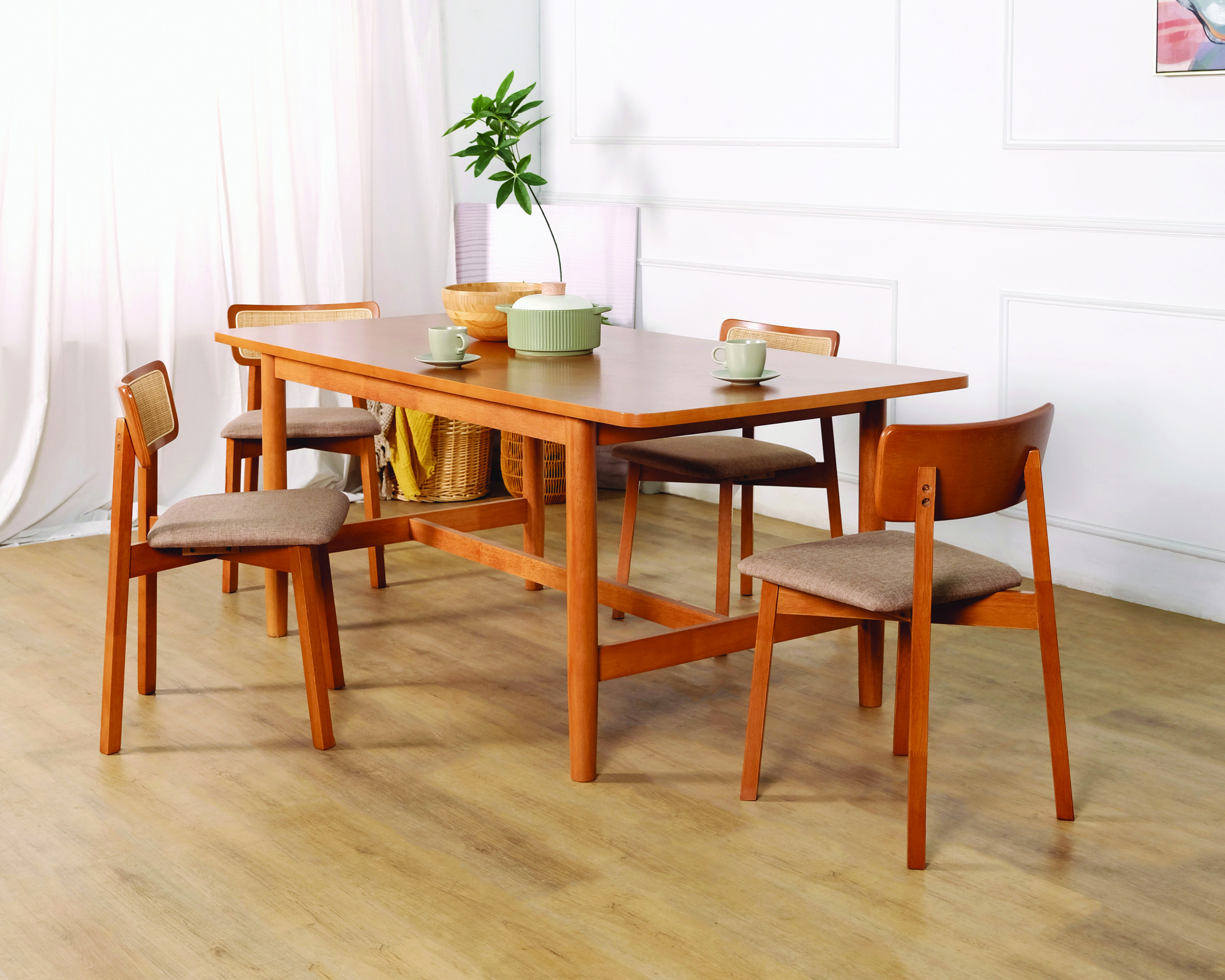 Winnie Table + Lily Chair (Light Walnut) Set_1