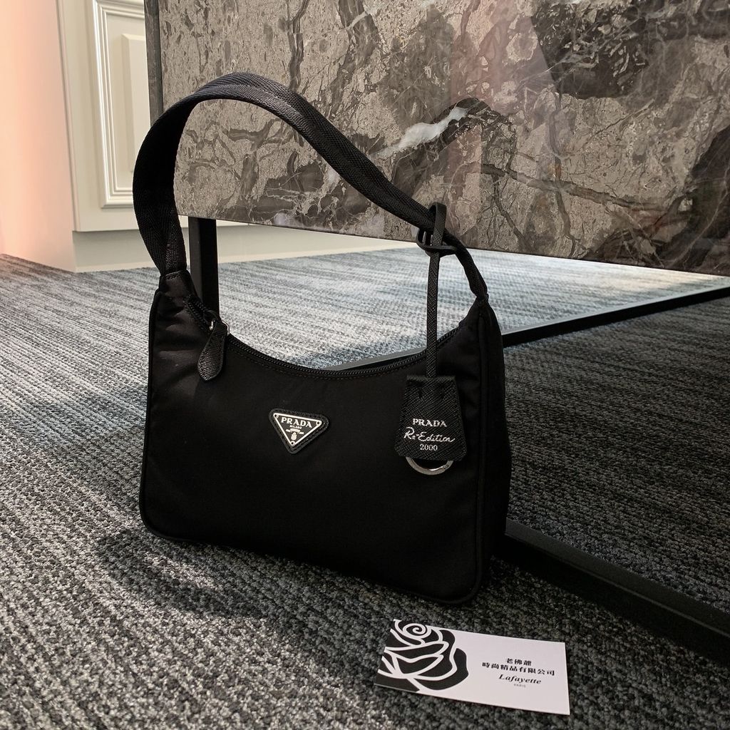 PRADA Re-edition hobo 黑色尼龍包– 老佛爺時尚精品