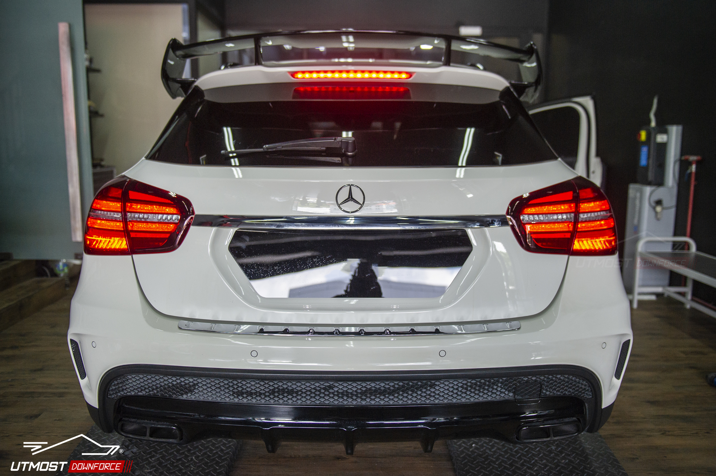 Mercedes Benz X156 GLA Facelift Rear Lamps – Utmost Downforce Garage