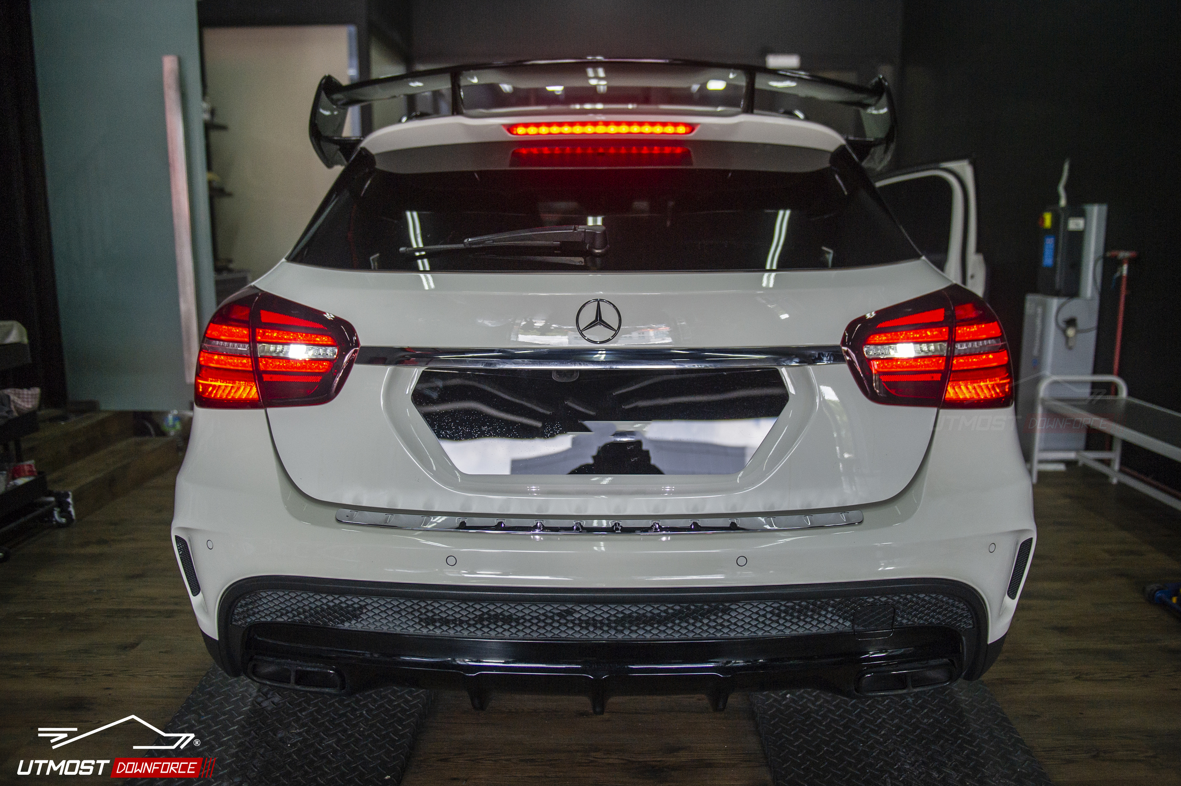 Mercedes Benz X156 GLA Facelift Rear Lamps – Utmost Downforce Garage