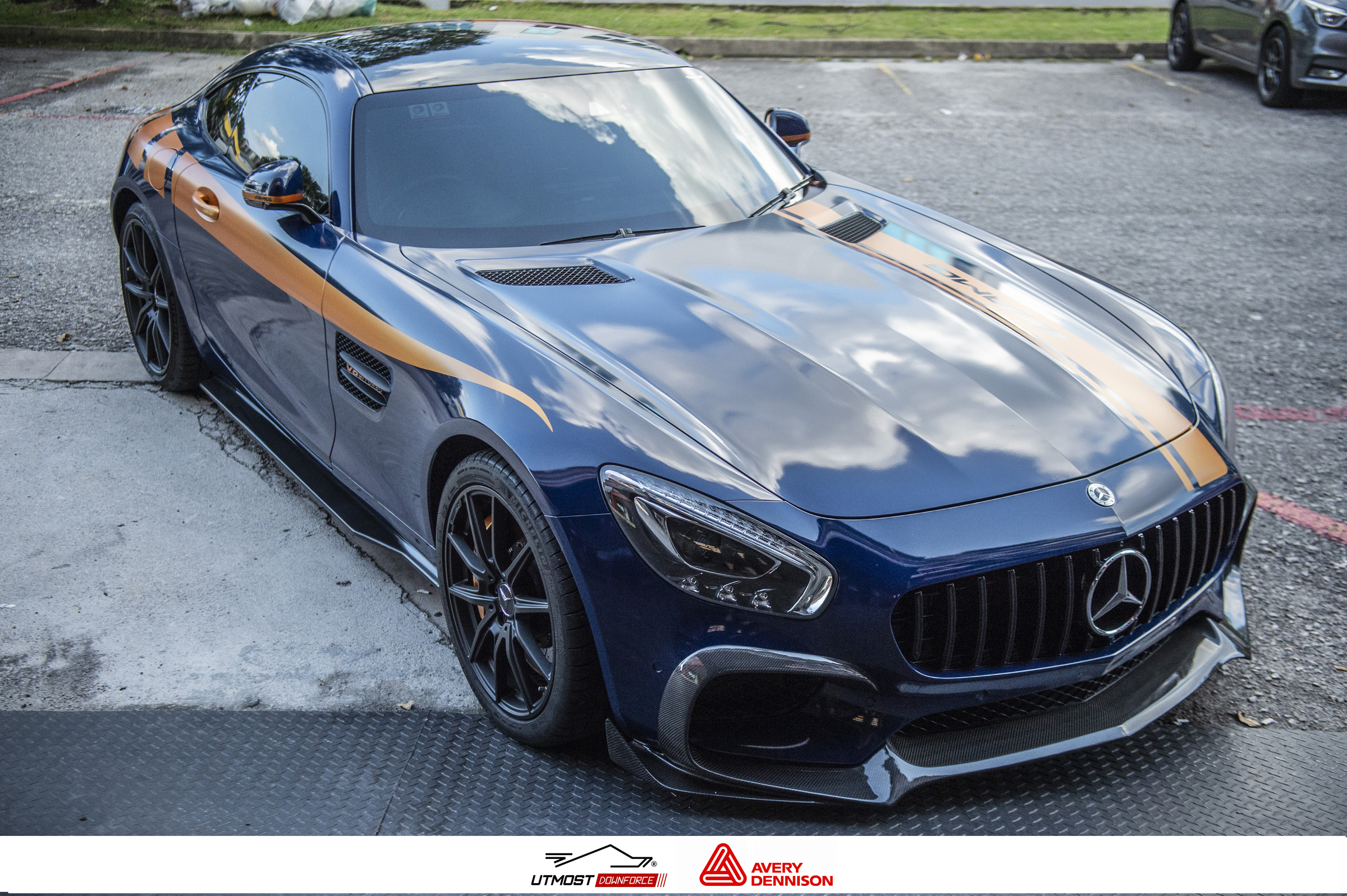 Avery Dennison Supreme Wrapping Film | SW900-699-M | Gloss Indigo