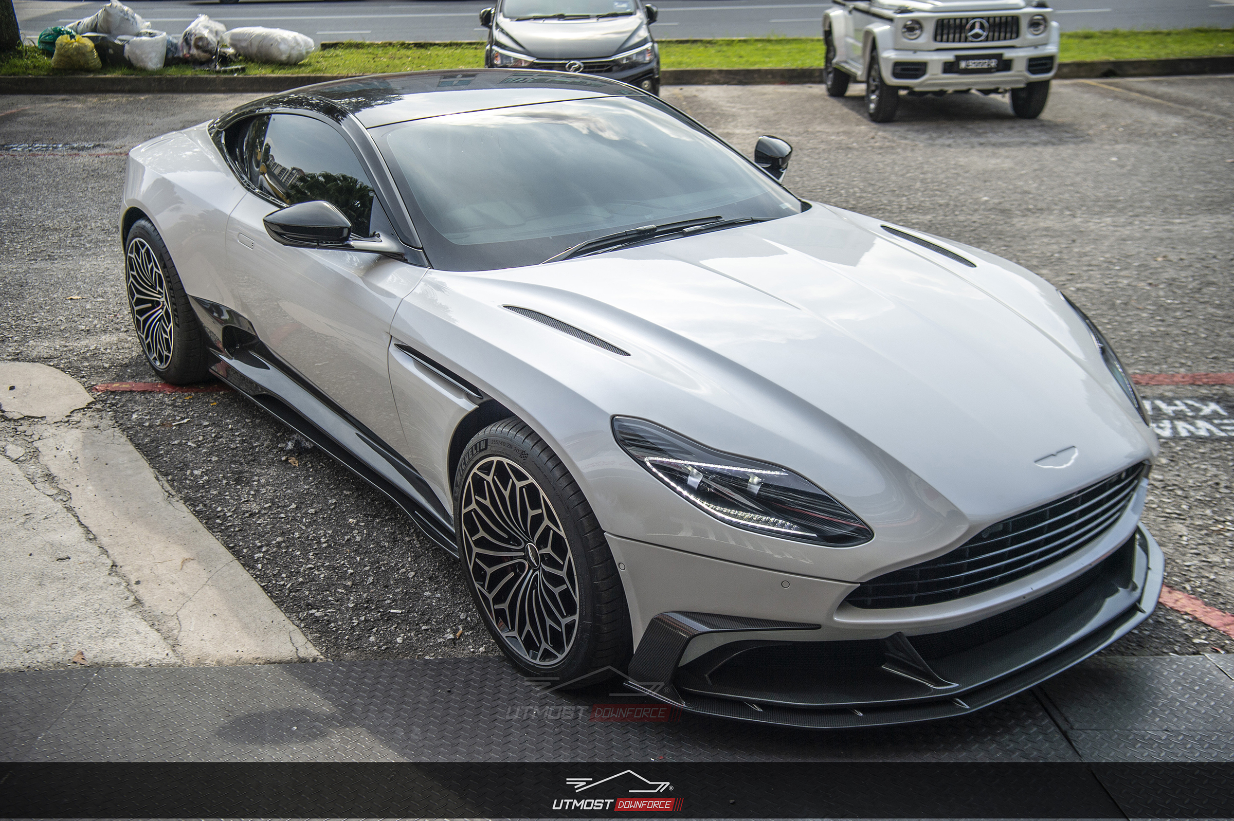 Paktechz パクテクツ アストンマーティン DB11 フロントスプリッター　カーボン　フロント　スプリッター　トリム　ダクト Aston Martin DB11 Paktechz Carbon Fiber Rear Spoiler