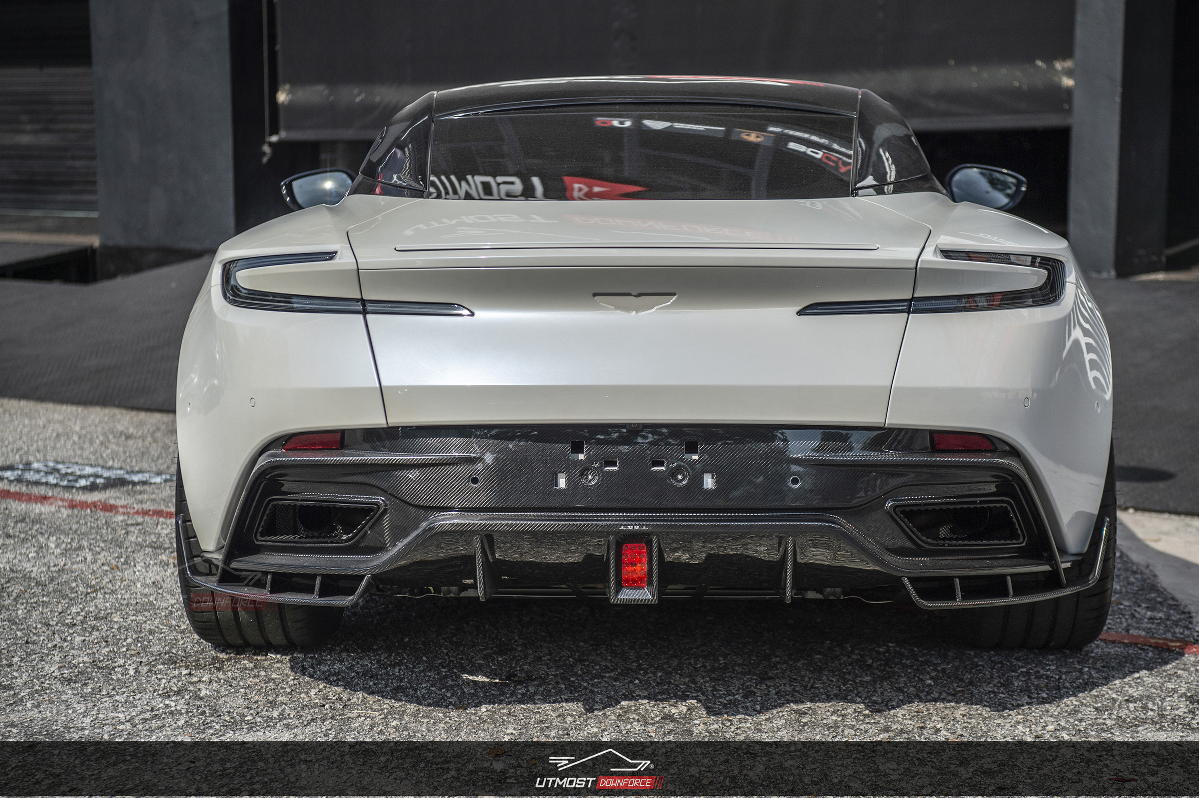 Paktechz パクテクツ アストンマーティン DB11 フロントスプリッター　カーボン　フロント　スプリッター　トリム　ダクト Aston Martin DB11 Paktechz Carbon Fiber Rear Spoiler