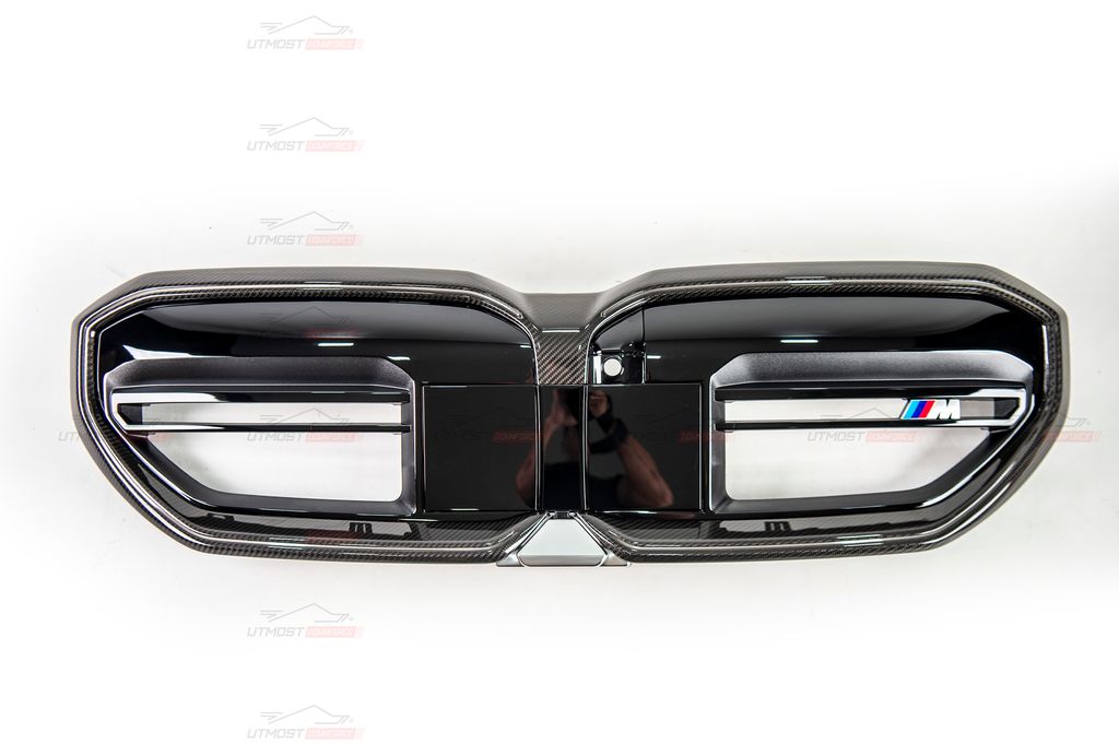 BMW G60 Dry CF Grille 1