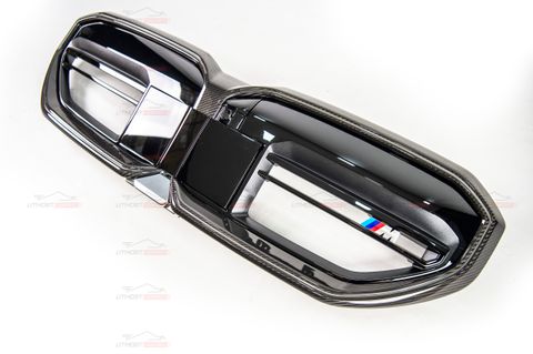 BMW G60 Dry CF Grille 2