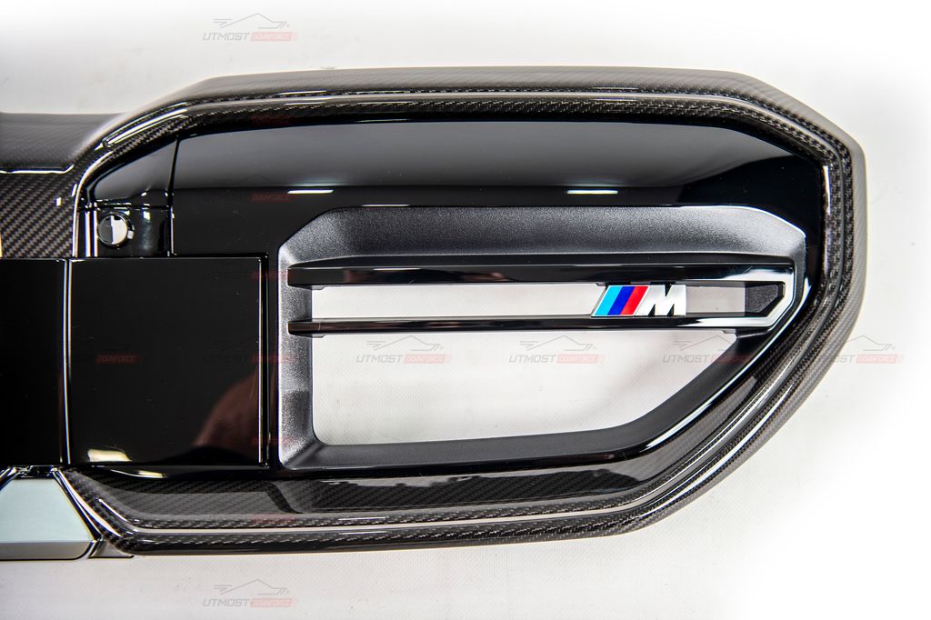 BMW G60 Dry CF Grille 4