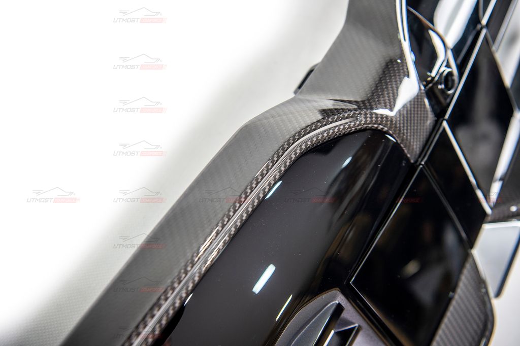 BMW G60 Dry CF Grille 3