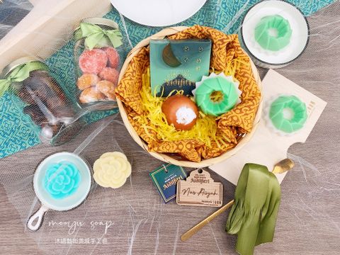 Raya Gifts Set-06.jpg
