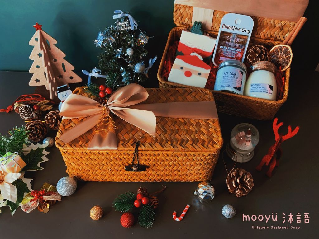 Love & Joy Christmas Basket Set-03