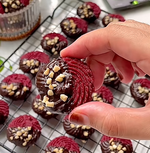 Red velvet cookies