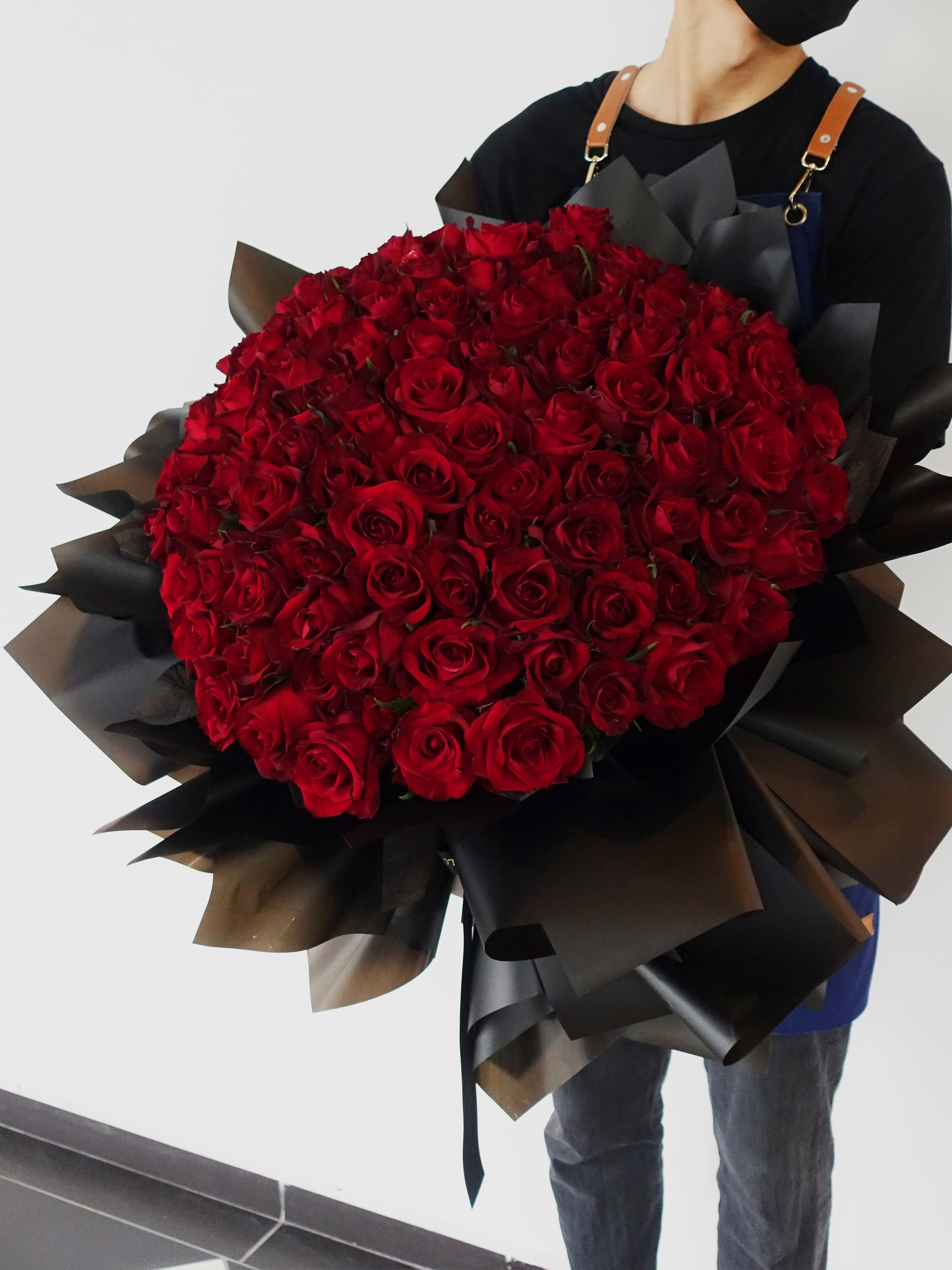 99 Red Roses Midnight Edition