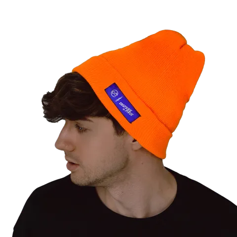 orange beanie with model no b.png