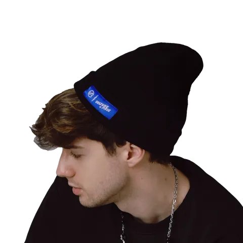 black beanie with model no b.png