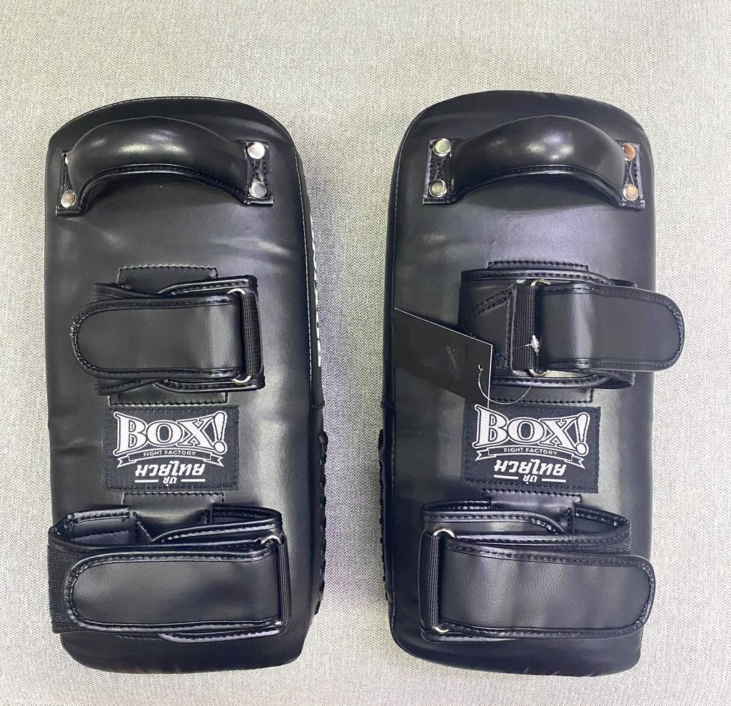 BOX!_Muay-Thai-serie_Thai-Pads_side