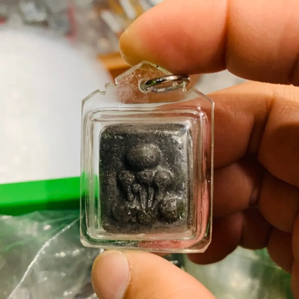 怕阿贊行南師父鬼兵必打力量和聲望讓這個佛牌擁有一個黑暗 神奇 本身強大的屬性1 財富 運氣 風險2 逃避 瓦泰啟緣 全球代購泰國聖物直營 怕阿贊行南師父鬼兵必打力量和聲望讓這個佛牌擁有一個黑暗 神奇 本身強大的屬性1 財富 運氣 風險2 逃避 瓦泰啟緣 全球代購泰國聖物直營
