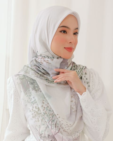 RESTOCK-BLOSSOMS-IN-LONDON-CHARLOTTE-2.jpg