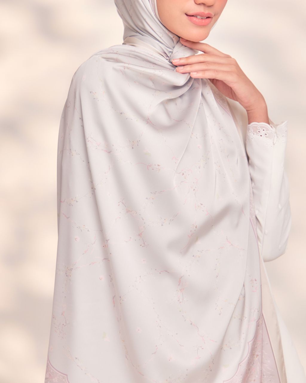 ANNIVERSARY_SAFRA SHAWL SATIN 3