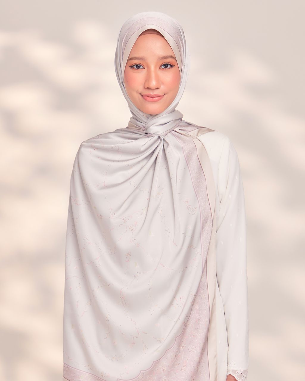 ANNIVERSARY_SAFRA SHAWL SATIN 1