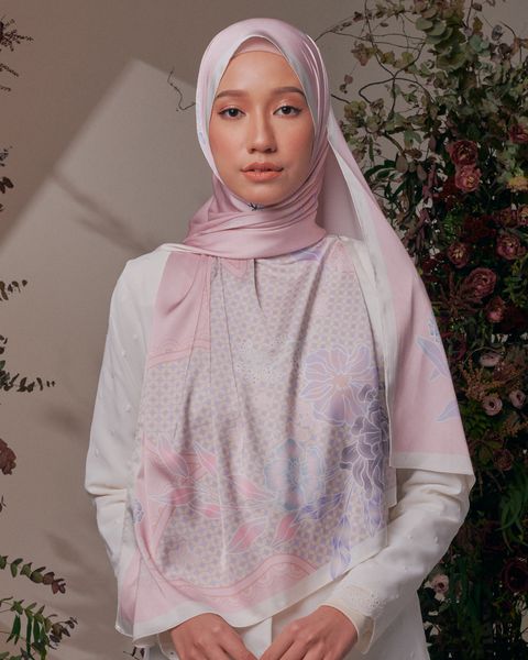 NOSTALGIA-RAYA_SHAWL-SATIN_RAMARAMA