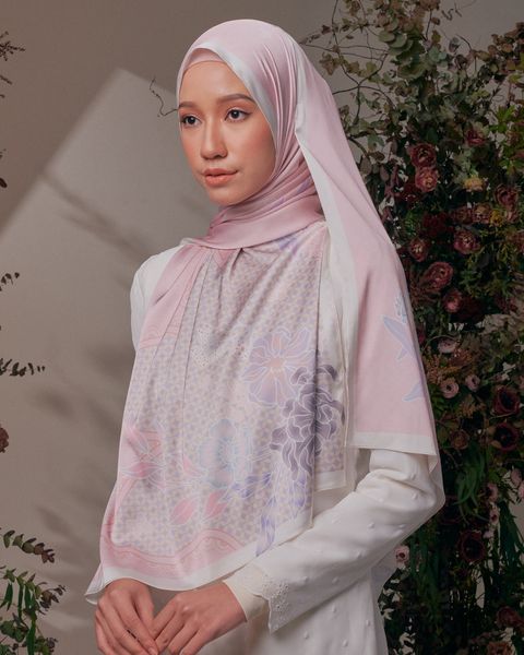 NOSTALGIA-RAYA_SHAWL-SATIN_RAMARAMA-2