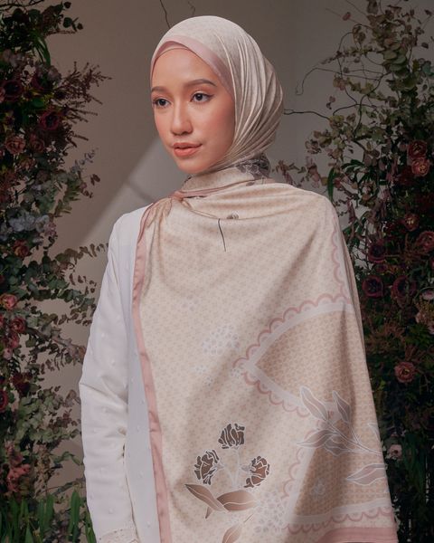 NOSTALGIA-RAYA_SHAWL-SATIN_JALUR-2