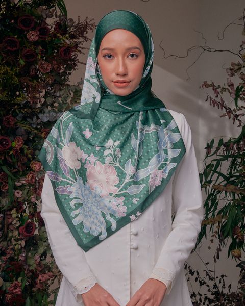 NOSTALGIA-RAYA_SHAWL-SATIN_DAUN-SIREH