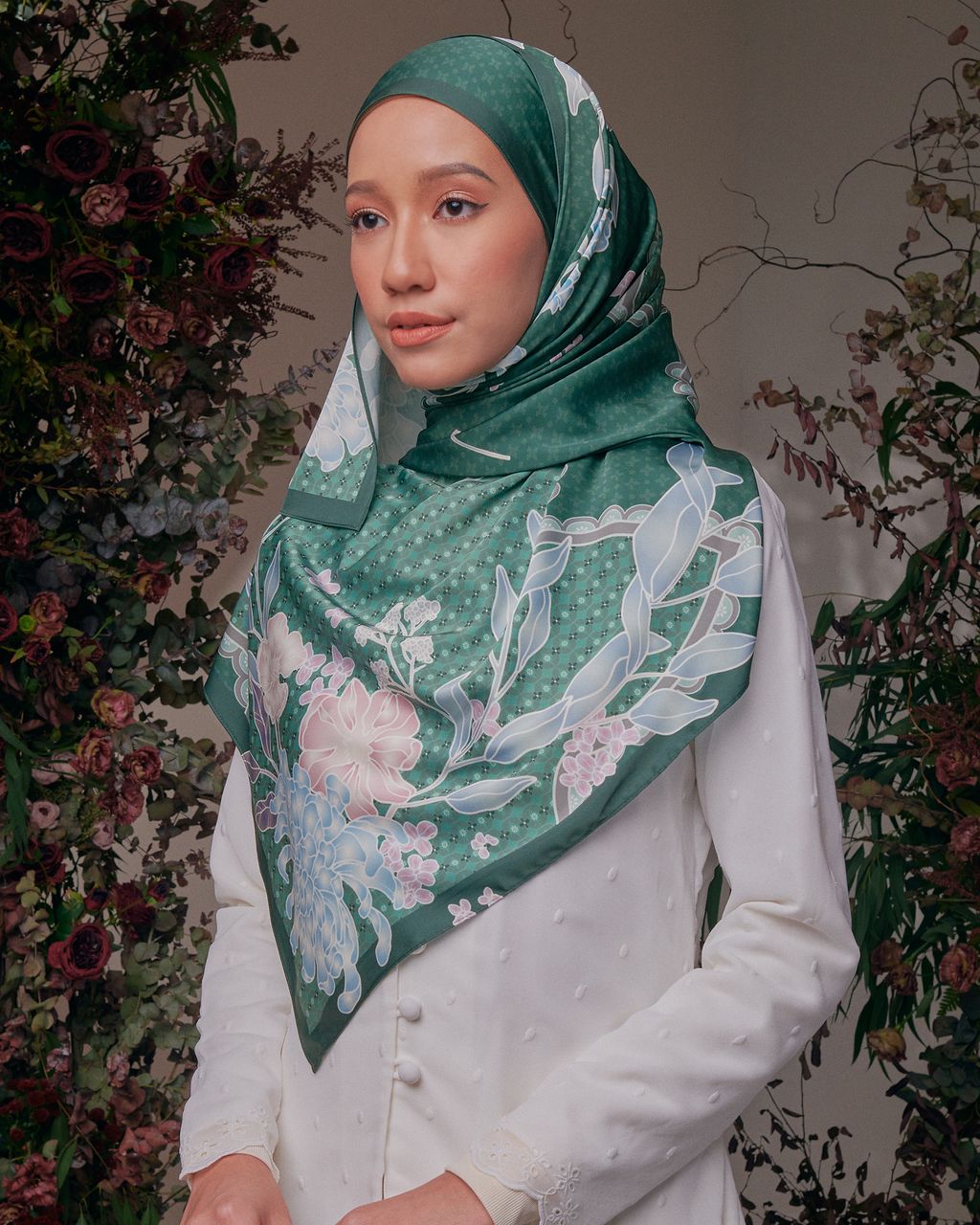 NOSTALGIA-RAYA_SHAWL-SATIN_DAUN-SIREH-2