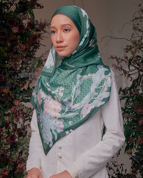 NOSTALGIA-RAYA_SHAWL-SATIN_DAUN-SIREH-2