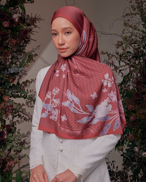 NOSTALGIA-RAYA_SHAWL-SATIN_BUNGA-RAYA-2